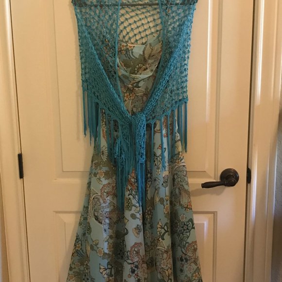 Pefect Dress to attend a wedding with Shawl - Picture 2 of 5